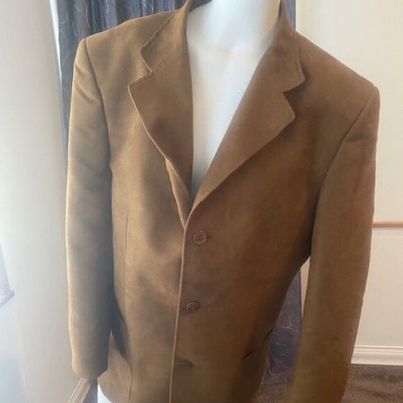 Riccardo Designed in Italia Tan Faux Suede 3 button blazer, size 40R - Picture 1 of 5